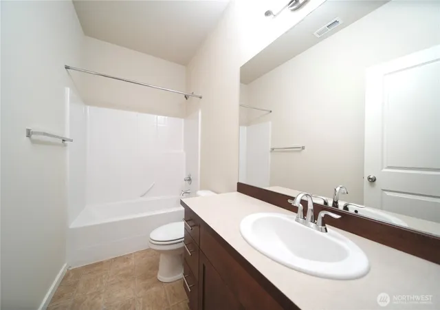 Photo 4 of Single family home for sale at 4241 R St NE, Auburn, WA 98002 | MLS# NWM2529426 | Listing updated on 2026-09-21