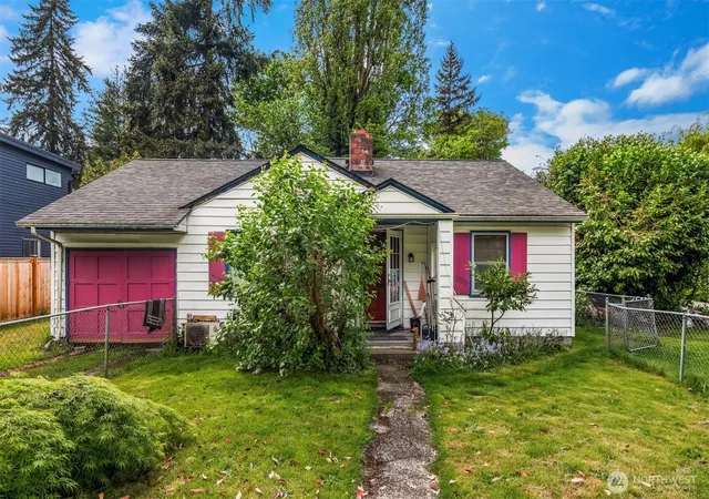 Photo 3 of Sale Pending at 8315 Ravenna Ave NE, Seattle, WA 98115 | MLS# NWM2529432 | Listing updated on 2026-07-22