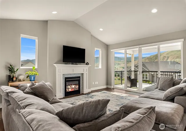 Photo 3 of Single family home for sale at 661 S Juli Ave, East Wenatchee, WA 98802 | MLS# NWM2529439 | Listing updated on 2026-09-21