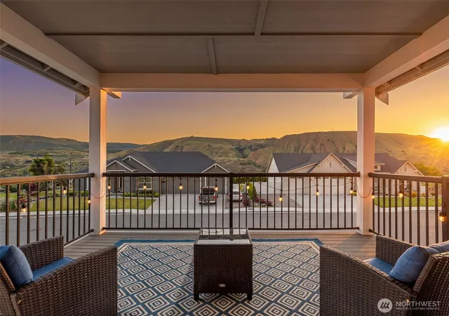 Photo 3 of Single family home for sale at 661 S Juli Ave, East Wenatchee, WA 98802 | MLS# NWM2529439 | Listing updated on 2026-09-21