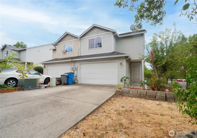 Photo 2 of Townhouse for sale at 1115 W 33rd Way, Vancouver, WA 98660 | MLS# NWM2529514 | Listing updated on 2026-09-21