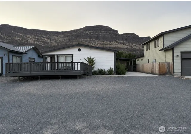 Photo 2 of Manufactured home for sale at 707 Hunter Ave Sw, Quincy, WA 98848 | MLS# NWM2529517 | Listing updated on 2026-09-21