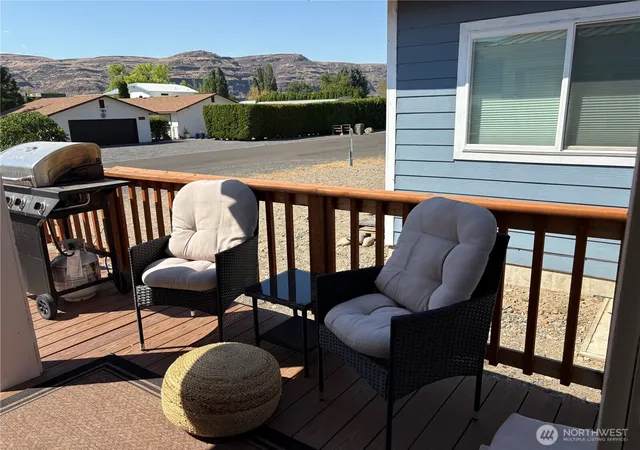 Photo 3 of Manufactured home for sale at 707 Hunter Ave SW, Quincy, WA 98848 | MLS# NWM2529517 | Listing updated on 2026-09-21