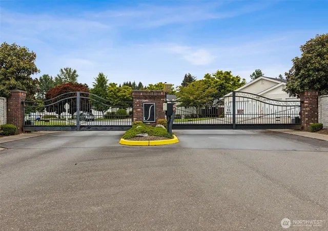 Photo 3 of Townhouse for sale at 4819 Stratford Ln Se, Olympia, WA 98501 | MLS# NWM2529599 | Listing updated on 2026-09-21