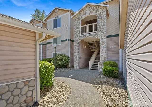 Photo 3 of Condo for sale at 11518 12th Avenue W #D304, Everett, WA 98204 | MLS# NWM2529603 | Listing updated on 2026-09-21