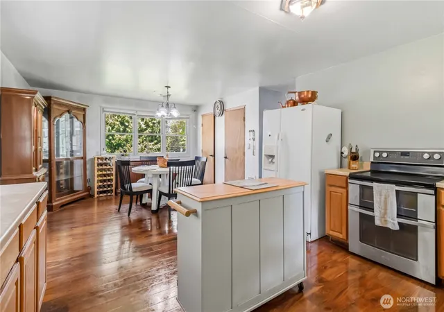 Photo 3 of Single family home for sale at 16204 SE 116th Street, Renton, WA 98059 | MLS# NWM2529615 | Listing updated on 2026-09-21
