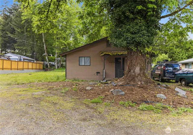 Photo 2 of Single family home for sale at 11435 163rd Avenue Se, Renton, WA 98059 | MLS# NWM2529617 | Listing updated on 2026-09-26