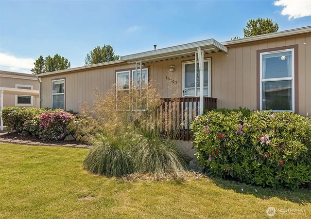Photo 3 of Manufactured home for sale at 10702 63rd Street E #36B, Puyallup, WA 98372 | MLS# NWM2529624 | Listing updated on 2026-10-01