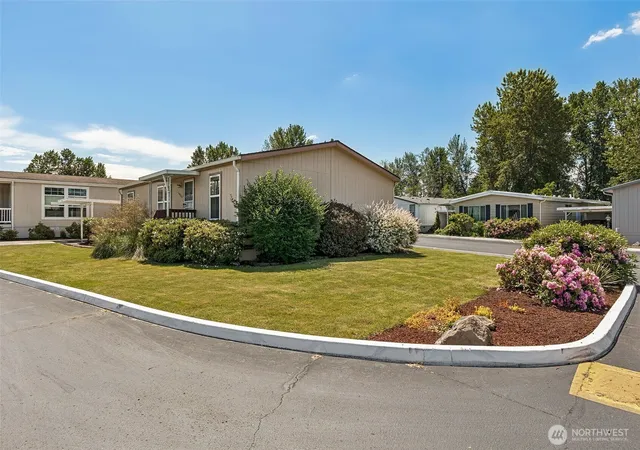 Photo 3 of Manufactured home for sale at 10702 63rd Street E #36B, Puyallup, WA 98372 | MLS# NWM2529624 | Listing updated on 2026-10-01