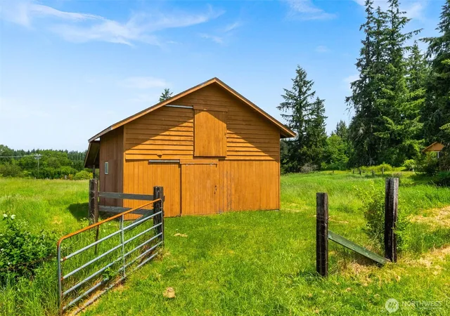 Photo 3 of Sale Pending at 10140 Case Rd Sw, Olympia, WA 98512 | MLS# NWM2529679 | Listing updated on 2026-09-21