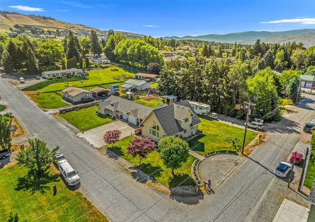 Single family home for sale at 2509 NW Boston Ave, East Wenatchee, WA 98802 | MLS# NWM2529711