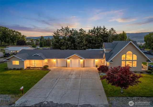 Photo 3 of Single family home for sale at 2509 Nw Boston Ave, East Wenatchee, WA 98802 | MLS# NWM2529711 | Listing updated on 2026-09-23