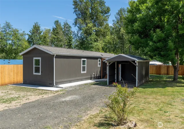 Manufactured home for sale at 102 Sir Lancelot Way, Castle Rock, WA 98611 | MLS# NWM2529806