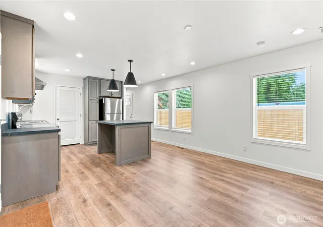 Photo 4 of Manufactured home for sale at 102 Sir Lancelot Way, Castle Rock, WA 98611 | MLS# NWM2529806 | Listing updated on 2026-09-18