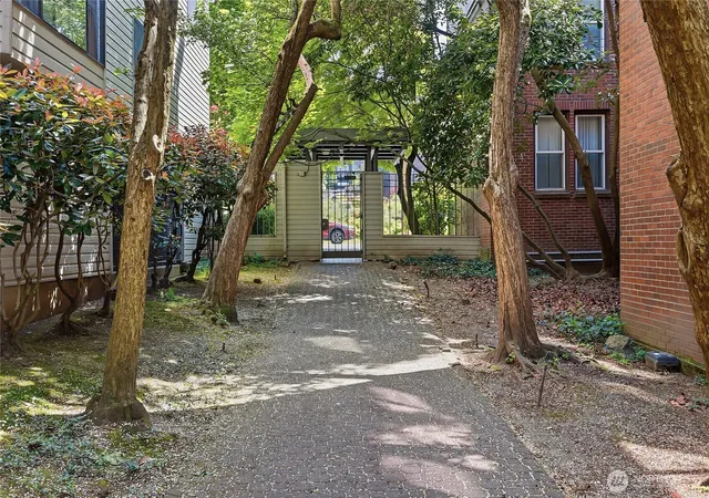 Photo 2 of Condo for sale at 211 Summit Ave E #405, Seattle, WA 98102 | MLS# NWM2529817 | Listing updated on 2026-09-21