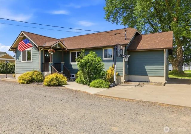 Photo 2 of Single family home for sale at 428 Sw 12th Street, College Place, WA 99324 | MLS# NWM2529819 | Listing updated on 2026-09-21