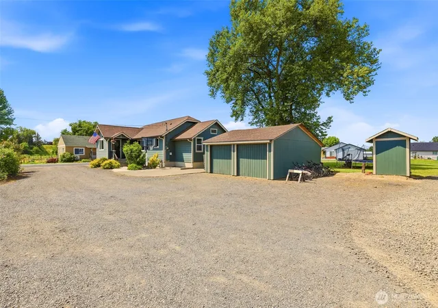 Photo 3 of Single family home for sale at 428 Sw 12th Street, College Place, WA 99324 | MLS# NWM2529819 | Listing updated on 2026-09-21