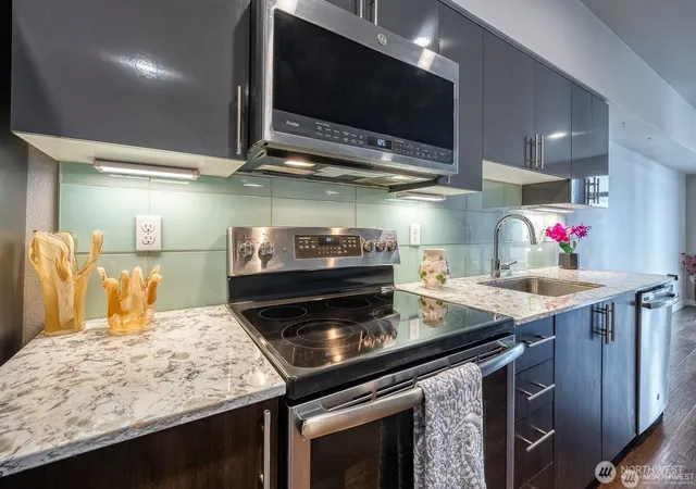 Photo 4 of Condo for sale at 1085 103rd Avenue NE #526, Bellevue, WA 98004 | MLS# NWM2529835 | Listing updated on 2026-09-21