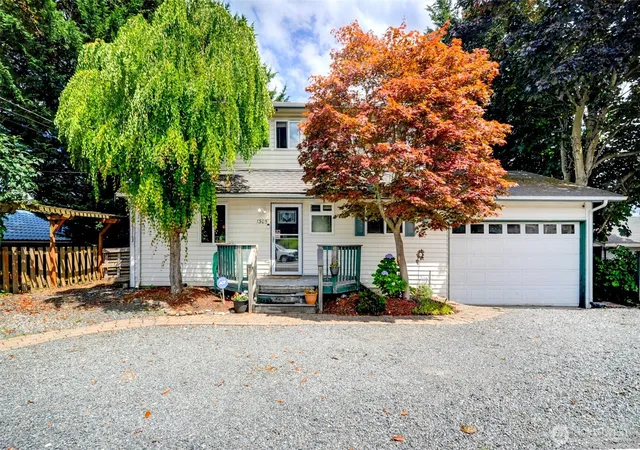 Photo 2 of Single family home for sale at 1305 Vernon Rd, Lake Stevens, WA 98258 | MLS# NWM2529875 | Listing updated on 2026-09-21