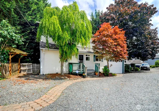 Photo 3 of Single family home for sale at 1305 Vernon Rd, Lake Stevens, WA 98258 | MLS# NWM2529875 | Listing updated on 2026-09-21