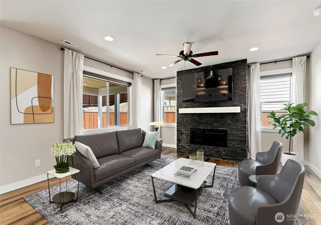 Photo 3 of Single family home for sale at 9924 Prospect Pl, Gig Harbor, WA 98332 | MLS# NWM2529916 | Listing updated on 2026-09-25