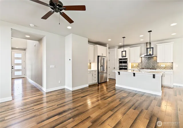 Photo 3 of Single family home for sale at 9924 Prospect Pl, Gig Harbor, WA 98332 | MLS# NWM2529916 | Listing updated on 2026-09-25
