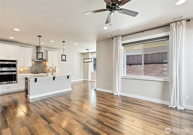 Photo 4 of Single family home for sale at 9924 Prospect Pl, Gig Harbor, WA 98332 | MLS# NWM2529916 | Listing updated on 2026-09-25