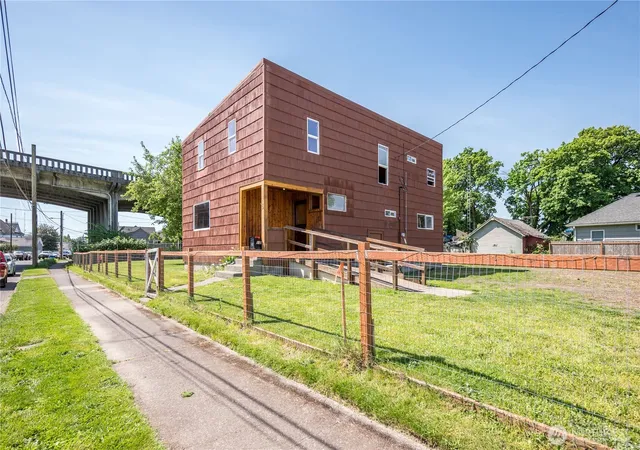 Photo 1 of Single family home for sale at 309 Northwest 2nd Ave, Kelso, WA 98626 | MLS# NWM2529927 | Listing updated on 2026-09-21