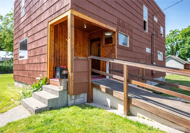 Photo 3 of Single family home for sale at 309 Northwest 2nd Ave, Kelso, WA 98626 | MLS# NWM2529927 | Listing updated on 2026-09-21