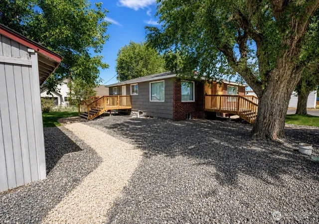 Photo 4 of Single family home for sale at 134 4th Avenue SE, Soap Lake, WA 98851 | MLS# NWM2529954 | Listing updated on 2026-09-27