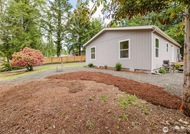 Photo 3 of Manufactured home for sale at 540 E Lakeshore Dr, Shelton, WA 98584 | MLS# NWM2530007 | Listing updated on 2026-09-21