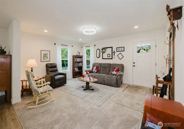 Photo 4 of Manufactured home for sale at 540 E Lakeshore Dr, Shelton, WA 98584 | MLS# NWM2530007 | Listing updated on 2026-09-21