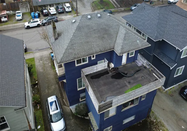 Photo 3 of Sale Pending at 5026 20th Avenue Ne, Seattle, WA 98105 | MLS# NWM2530094 | Listing updated on 2026-09-04