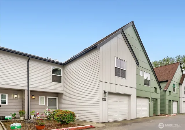 Photo 3 of Sale Pending at 6711 S 239th Place #N102, Kent, WA 98032 | MLS# NWM2530141 | Listing updated on 2026-10-01