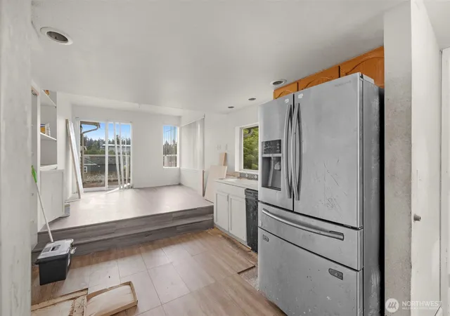 Photo 3 of Sale Pending at 929 Pecks Dr, Everett, WA 98203 | MLS# NWM2530259 | Listing updated on 2026-09-25