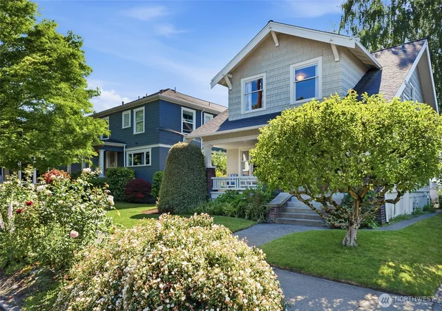 Photo 2 of Single family home for sale at 1519 1st Avenue N, Seattle, WA 98109 | MLS# NWM2530271 | Listing updated on 2026-10-01