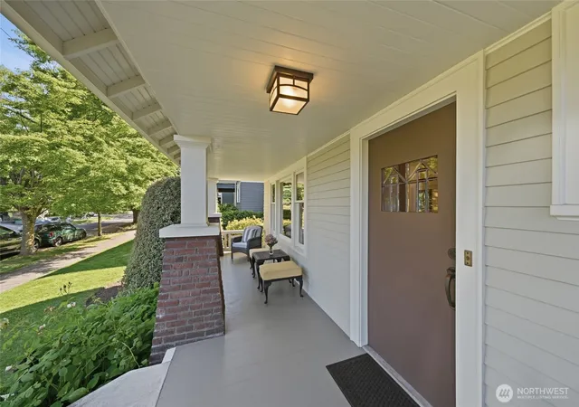 Photo 3 of Single family home for sale at 1519 1st Avenue N, Seattle, WA 98109 | MLS# NWM2530271 | Listing updated on 2026-10-01