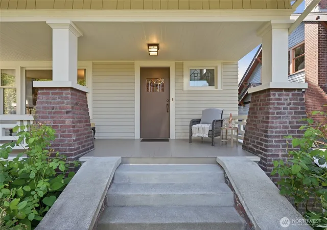 Photo 3 of Single family home for sale at 1519 1st Avenue N, Seattle, WA 98109 | MLS# NWM2530271 | Listing updated on 2026-10-01