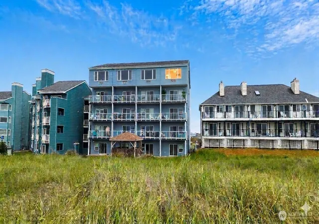Photo 4 of Condo for sale at 1335 Ocean Shrs Blvd SW #S51, Ocean Shores, WA 98569 | MLS# NWM2530279 | Listing updated on 2026-09-21