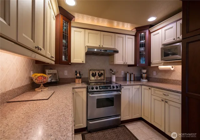 Photo 4 of Sale Pending at 230 E Hawthorne Pl, Port Angeles, WA 98362 | MLS# NWM2530287 | Listing updated on 2026-08-11
