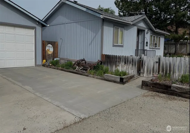 Photo 3 of Single family home for sale at 3 Sand Flt Rd, Omak, WA 98841 | MLS# NWM2530354 | Listing updated on 2026-10-01
