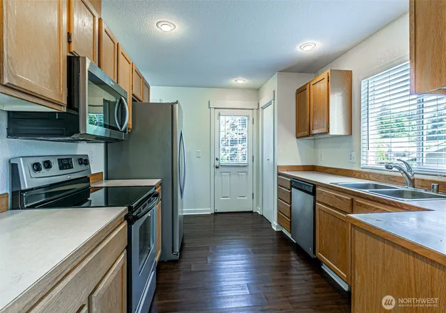 Photo 4 of Sale Pending at 1624 Springfield Ct NE, Olympia, WA 98506 | MLS# NWM2530390 | Listing updated on 2026-08-19
