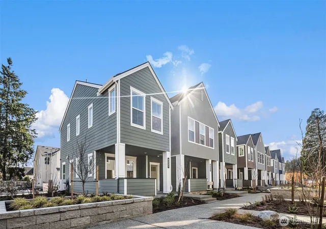 Photo 2 of Sale Pending at 31808 Myrtle #34 St, Carnation, WA 98014 | MLS# NWM2530423 | Listing updated on 2026-09-25