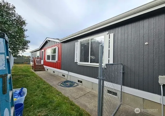Photo 3 of Manufactured home for sale at 201 W Oakview Ave #8, Centralia, WA 98531 | MLS# NWM2530432 | Listing updated on 2026-10-01