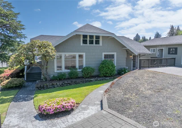 Photo 3 of Single family home for sale at 550 Ballentine St, Raymond, WA 98577 | MLS# NWM2530473 | Listing updated on 2026-09-06