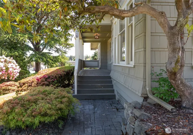 Photo 4 of Single family home for sale at 550 Ballentine St, Raymond, WA 98577 | MLS# NWM2530473 | Listing updated on 2026-09-06