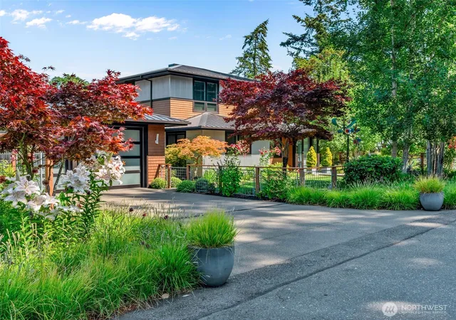Photo 2 of Single family home for sale at 302 T St, Port Townsend, WA 98368 | MLS# NWM2530501 | Listing updated on 2026-09-21