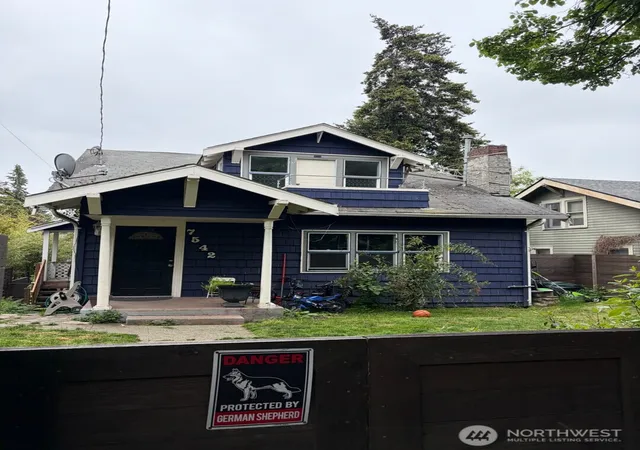Photo 1 of Sale Pending at 7542 Roosevelt Way Ne, Seattle, WA 98115 | MLS# NWM2530515 | Listing updated on 2026-06-03