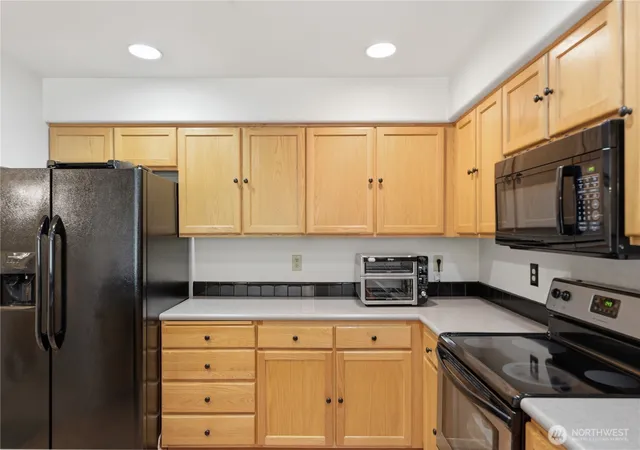 Photo 4 of Condo for sale at 2001 120th Place SE #8-103, Everett, WA 98208 | MLS# NWM2530536 | Listing updated on 2026-09-30