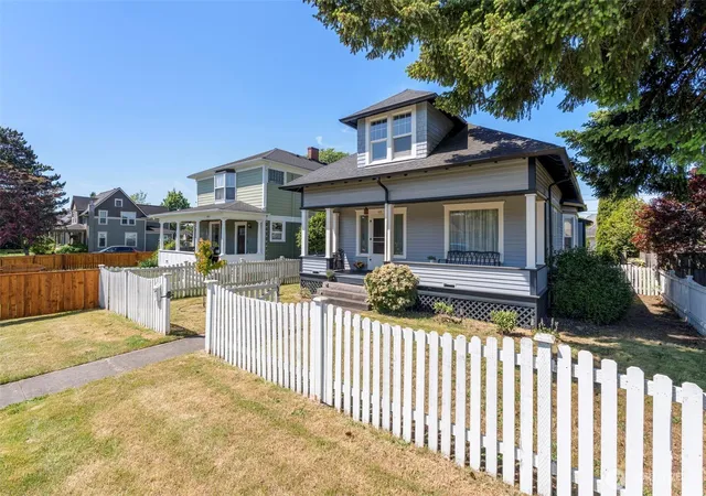 Photo 1 of Single family home for sale at 805 F St, Centralia, WA 98531 | MLS# NWM2530591 | Listing updated on 2026-09-21